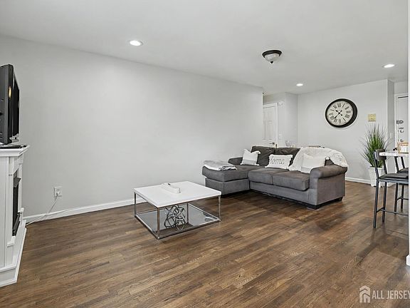 3rd image of 300 W Munsell Ave APT Cc5