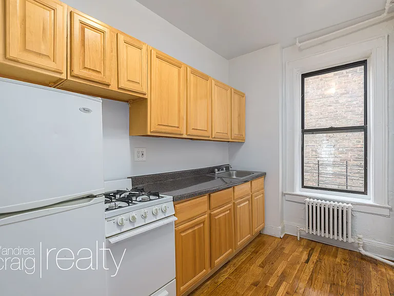 440 Saint Johns Pl #3B — Photo 2