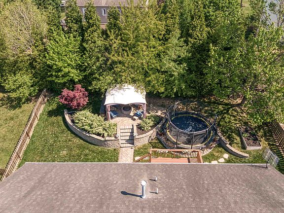 5th image of 240 Meadow Dr