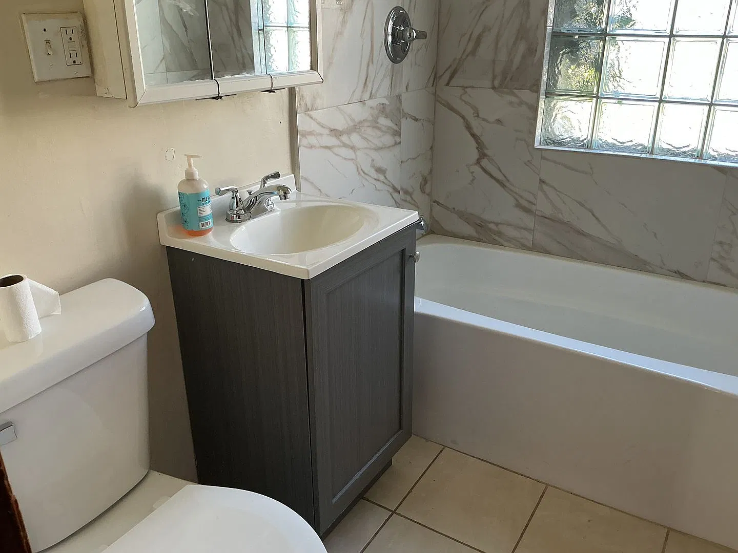 2 Bedroom Single family home — Photo 2