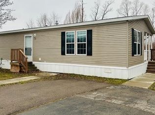 215 Laurel Leah, Oxford, MI 48371