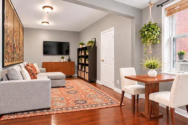 Living room, photo 1