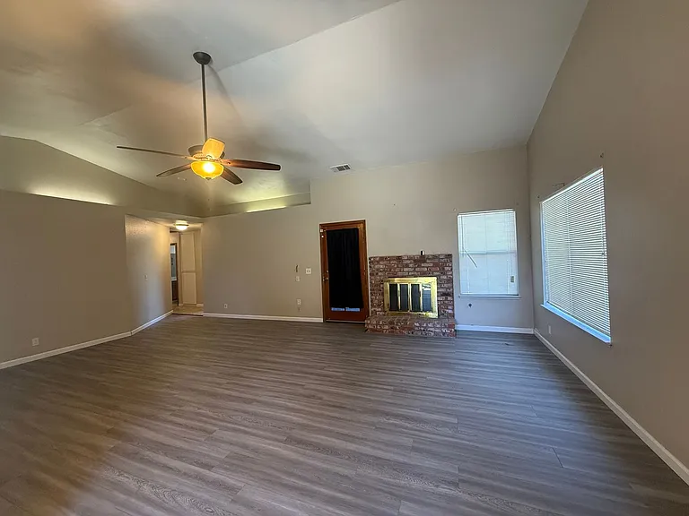1105 S Jeffrey Ct — Photo 7