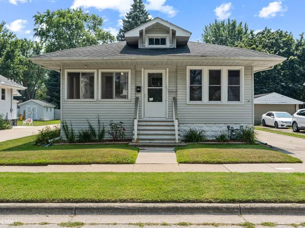 365 Woodworth St, Marine City, MI 48039