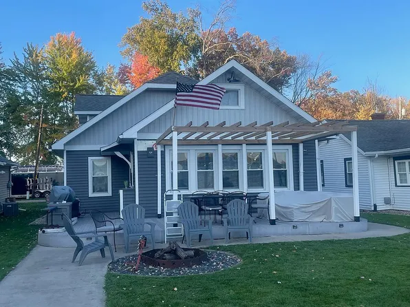 4810 Deep Point Dr, Portage, MI 49002