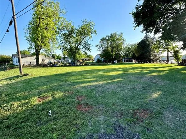 311 9th St #5-6-8, Canute, OK 73626