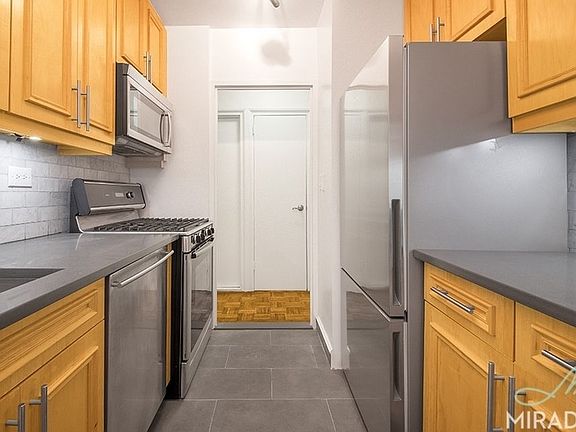 4th image of 145 W 67th St APT 8K