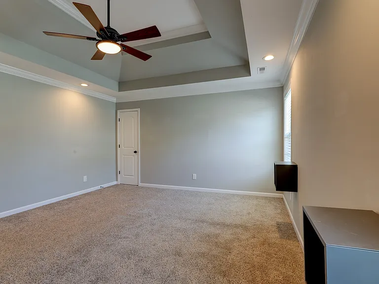 1008 Meadowview Ln — Photo 36