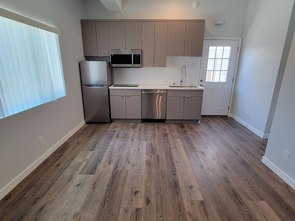 1st image of 1562 Barry Ave #B