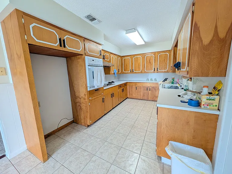 635 Summit Dr — Photo 9