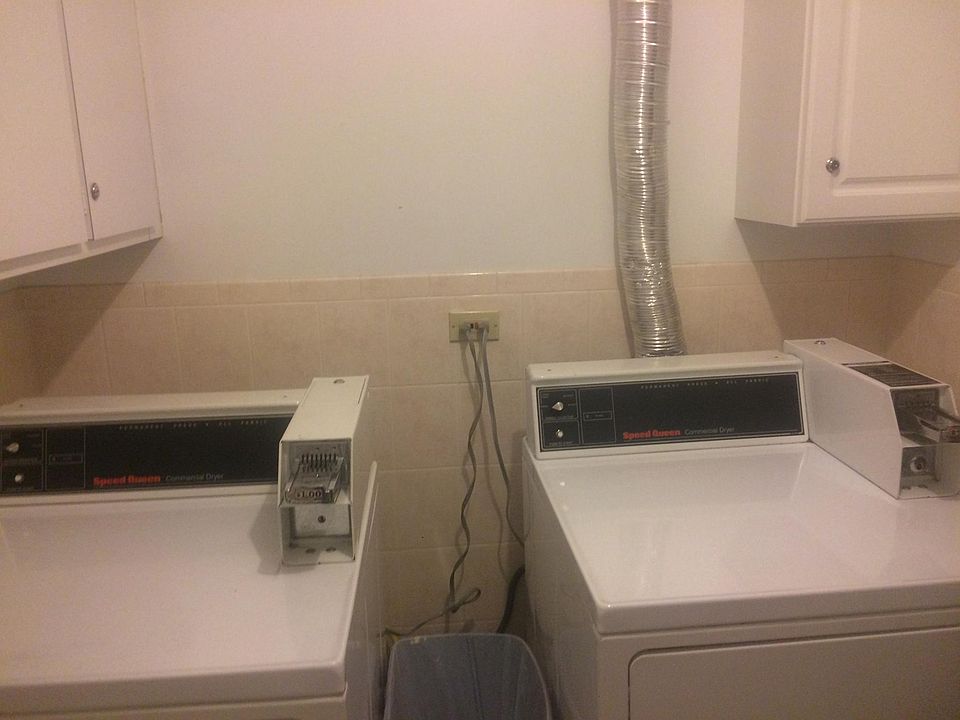 2nd image of 15741 Thomas Ln Lowr Ll