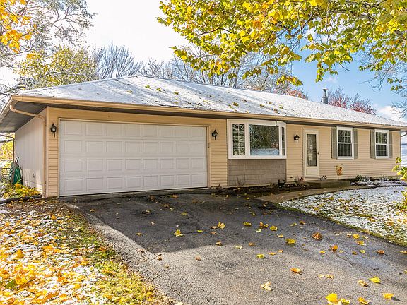 4th image of 1234 Parkwood Ln NE