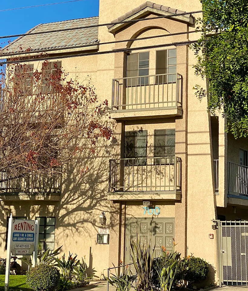 Lake Street Apartments — Photo 4