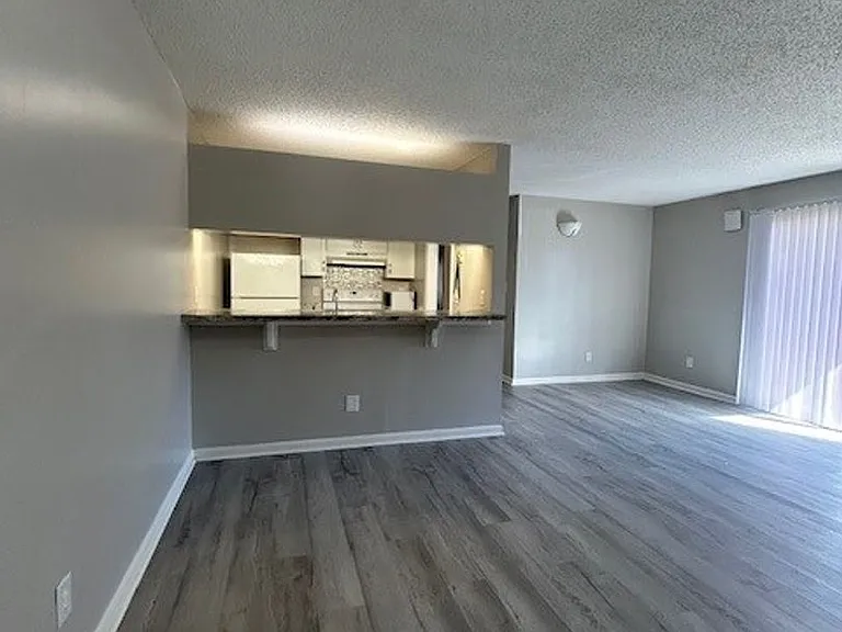 9505 University Terrace Dr #D — Photo 2