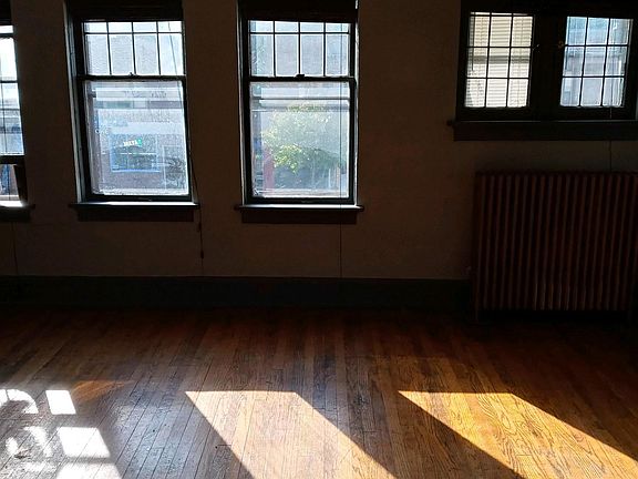 4th image of 3472 N Oakland Ave