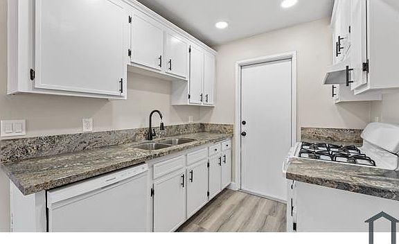 4th image of 2020 La Mesa Ct