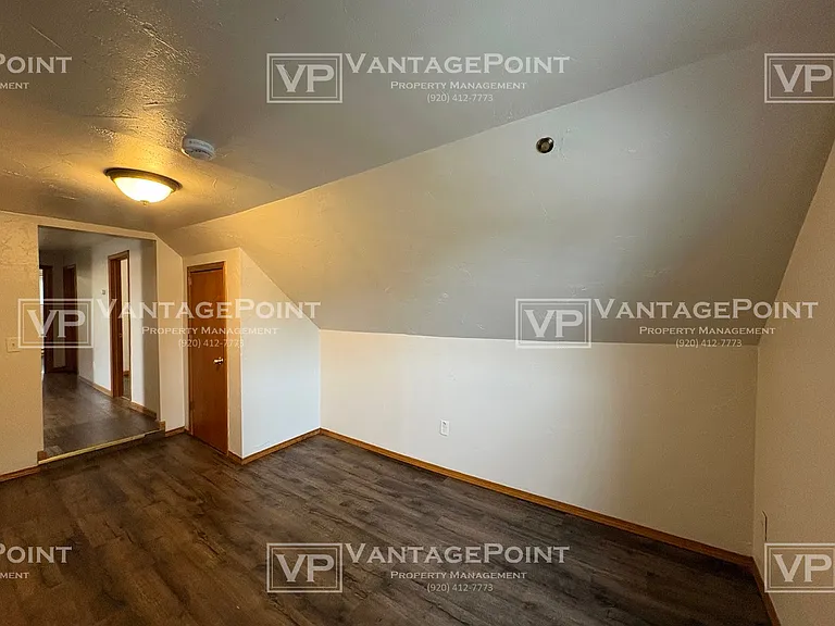 1079 Shawano Ave — Photo 8