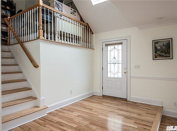 4th image of 11 Westland Dr