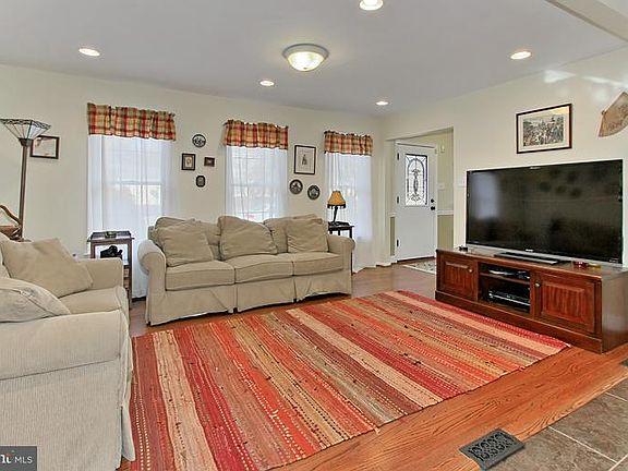 2nd image of 5935 Burnside Landing Dr