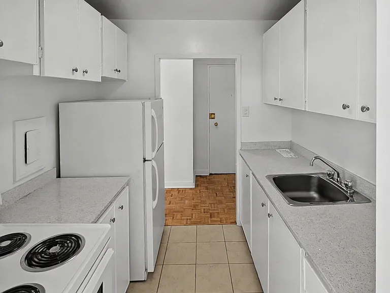 2660 Norberry Cres — Photo 42