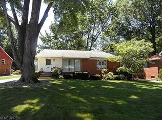 584 Bayfair Dr, Bay Village, OH