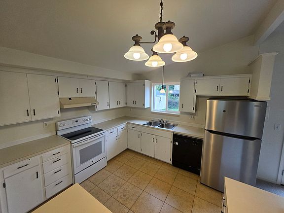 4th image of 4516 188th St SW