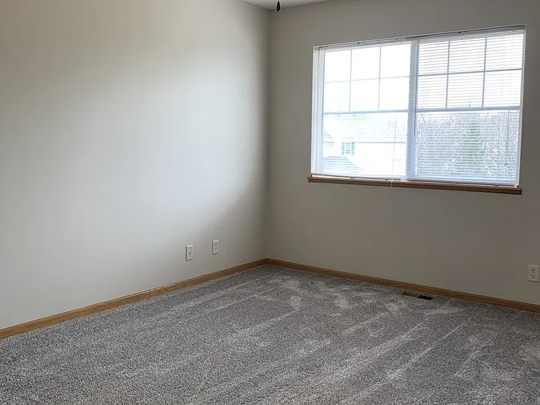 6843 S 89th St — Photo 3