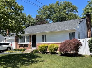 4 Timon Ct, Huntington, NY 11743