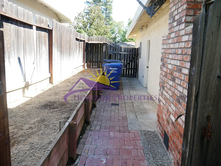 6319 Saint James Dr — Photo 30