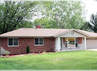 212 Jacob Ln, Ballwin, MO 63021