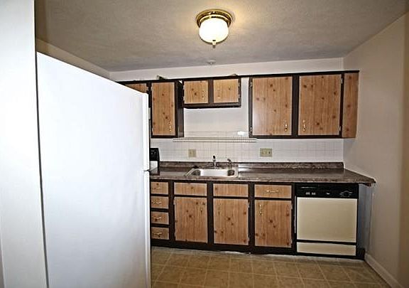 4th image of 900 Governors Dr APT 22