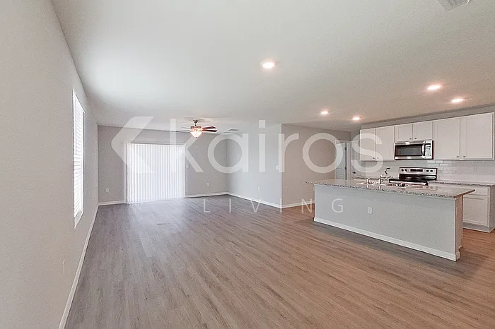 8740 SW 43rd Ter — Photo 3