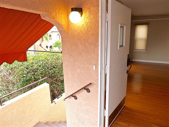 4th image of 161 Corona Ave #1/2
