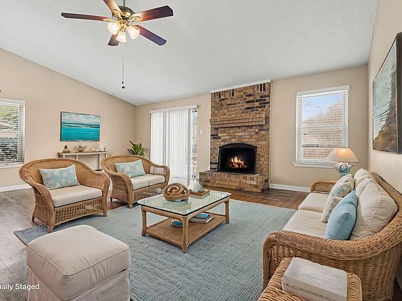 5th image of 1024 S Riverside Dr