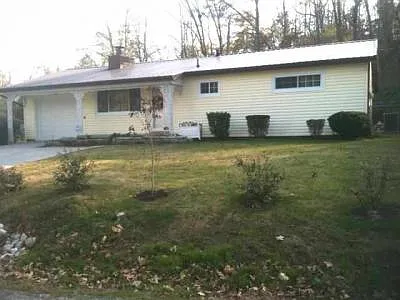 215 Highland Dr photo 1