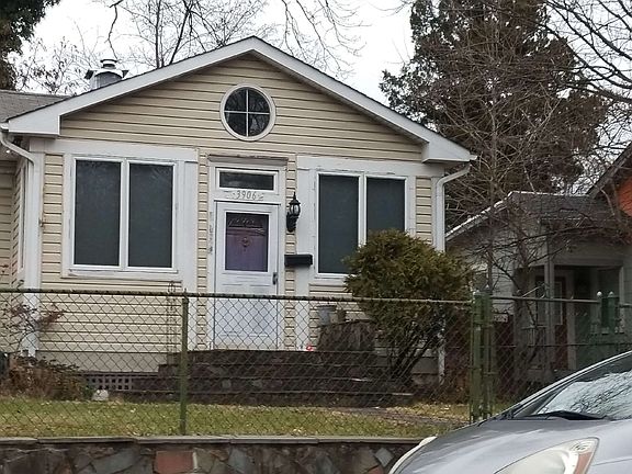 2nd image of 3906 Nicholson St
