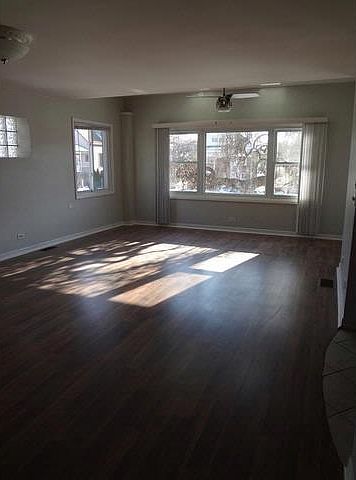 2nd image of 4846 W Cornelia Ave #1
