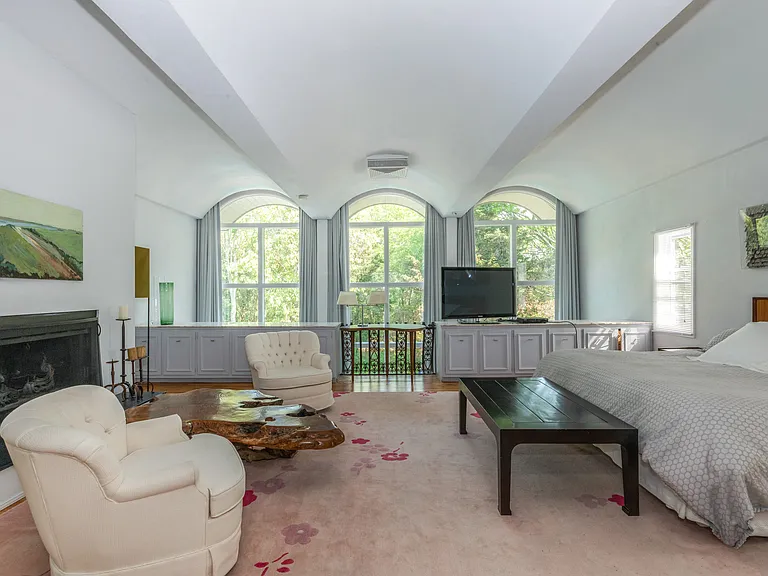 311 Meadows W — Photo 14