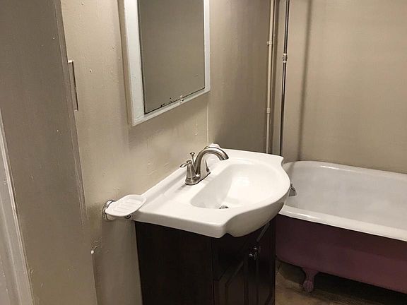 3rd image of 216 6th Ave NE APT 4