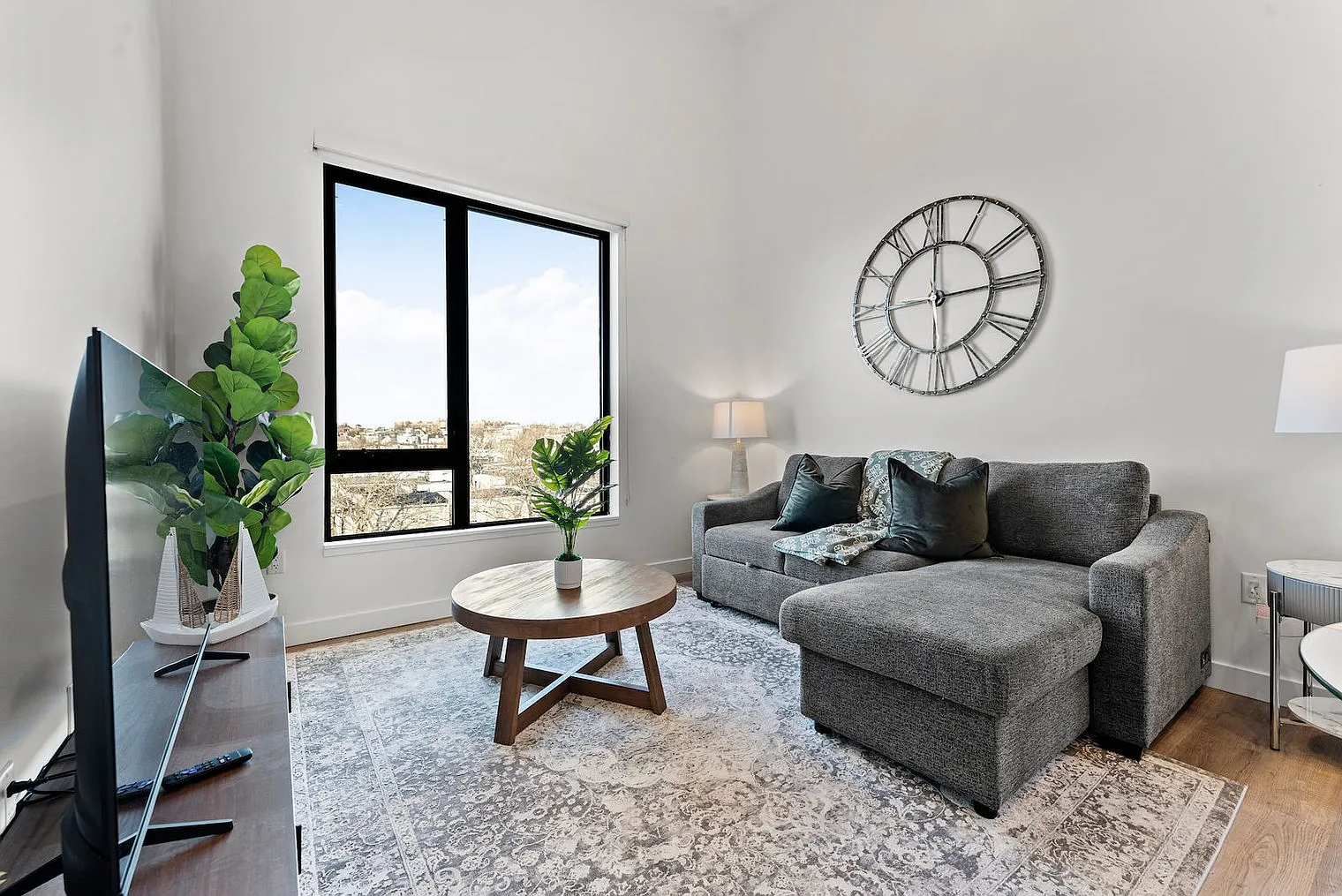 1 bed, 1.0 bath, 656 sqft, $2,867 — Photo 3