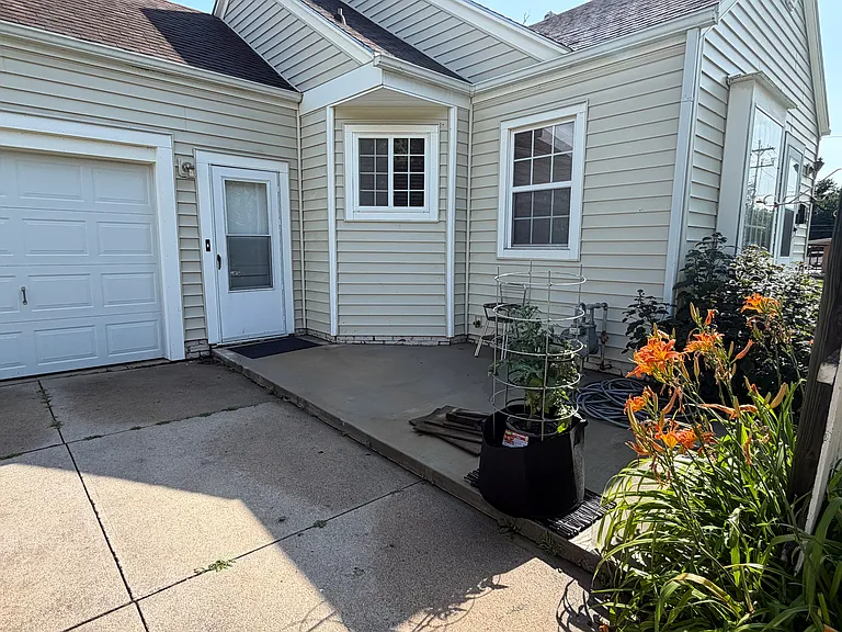 321 W Seitz St — Photo 3
