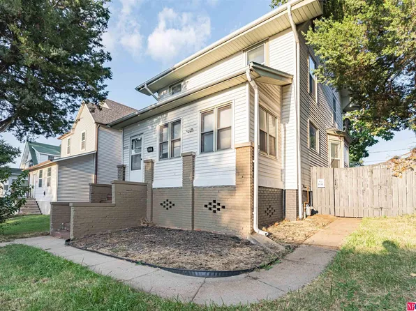 2725 S 20th St, Omaha, NE 68108