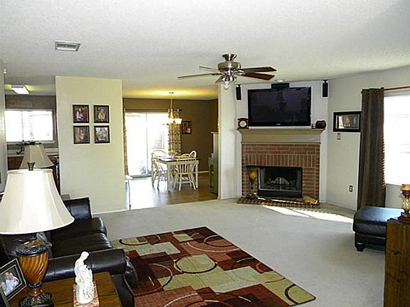 5th image of 203 Vivian Dr