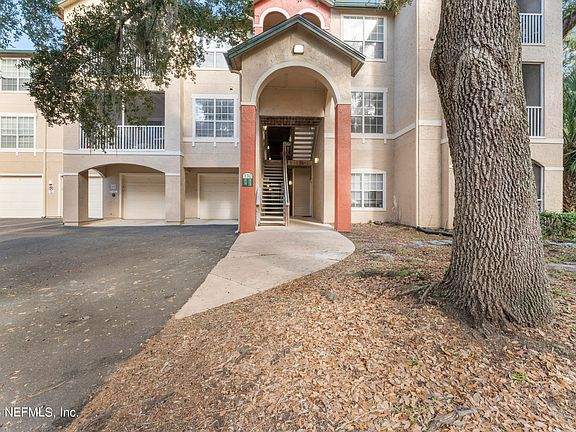 2nd image of 130 VERACRUZ Drive #727