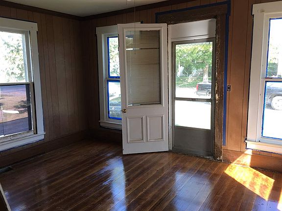 3rd image of 535 W Pearl St