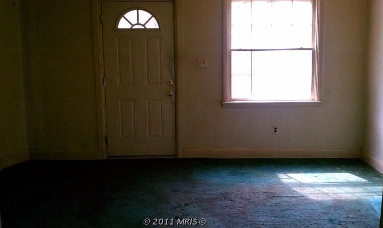 2nd image of 70 Bond St