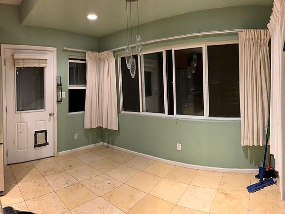 5th image of 275 Maika St