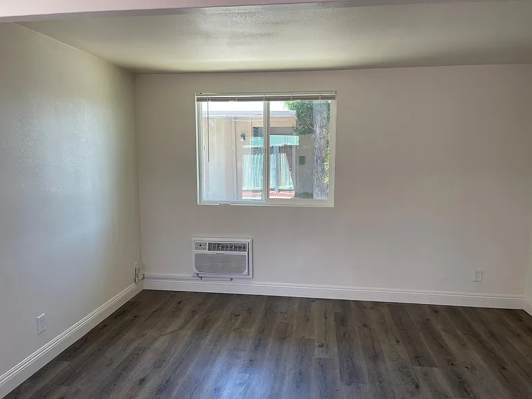 2833 N West Ave #2833 — Photo 11