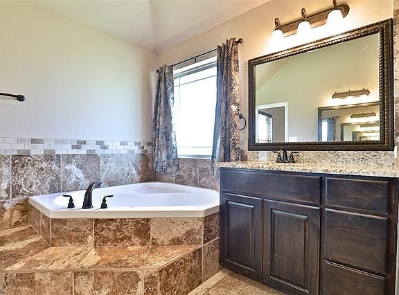 4th image of 4833 Velta Ln