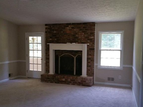 4th image of 210 S Sequoya Dr